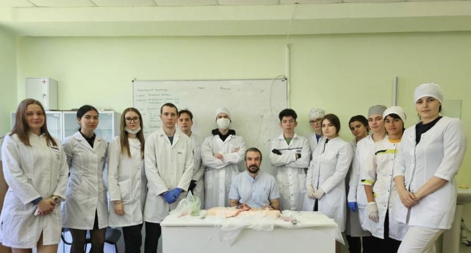 Специалисты МОНИКИ провели мастер-класс для будущих хирургов в Мытищах