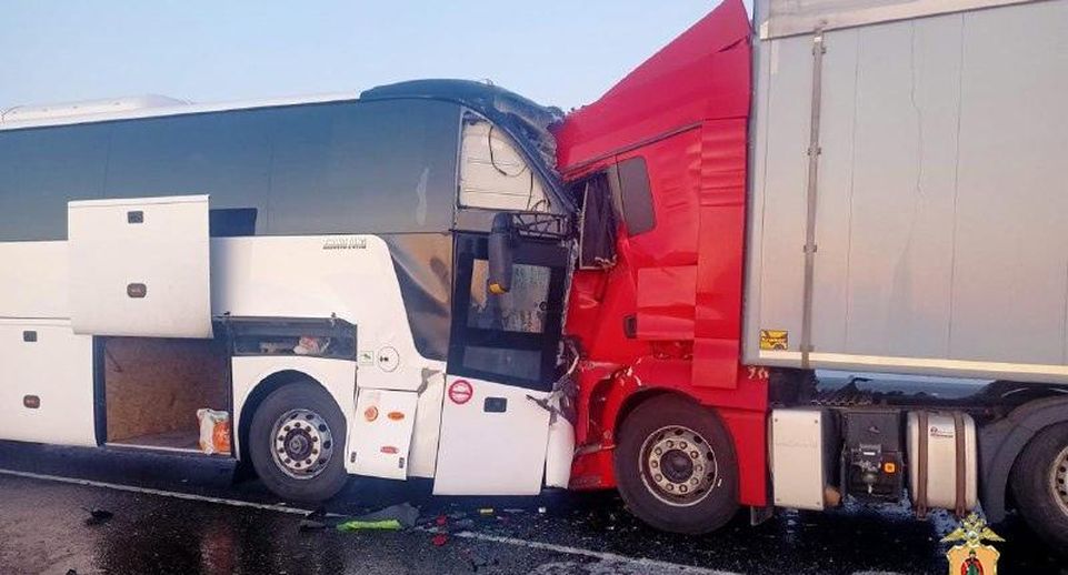 ГИБДД Рязанской области: 13 человек пострадали в ДТП с автобусом и грузовиком
