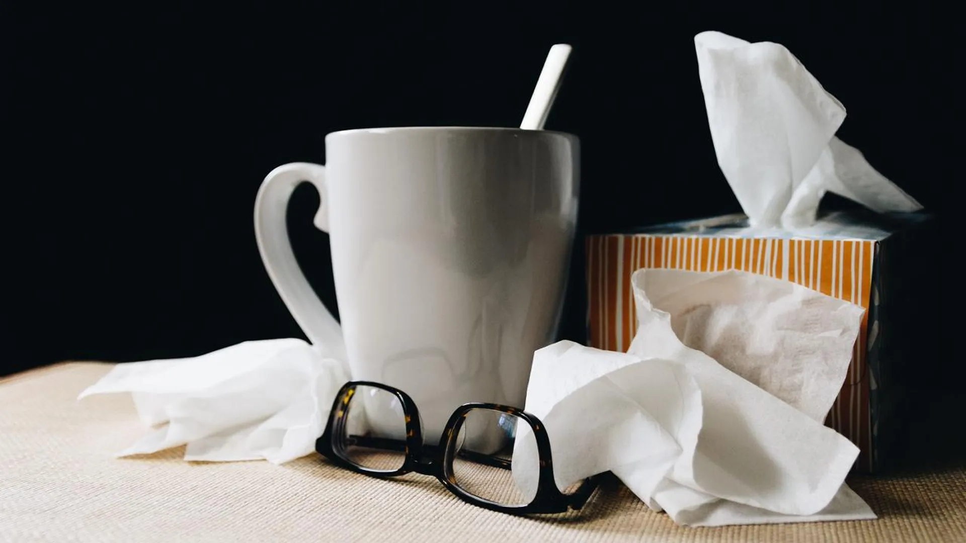 «Быстро начинается интоксикация»: выяснилось, как отличить смертельный грипп А от обычной простуды
