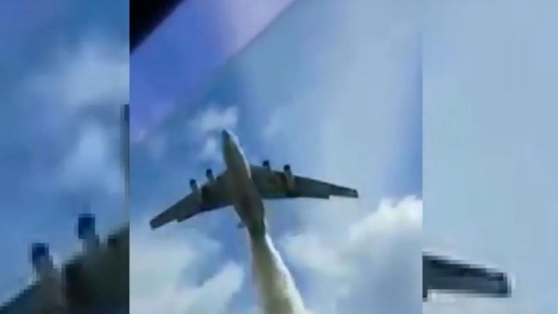 В Подмосковье Ил-76 случайно сбросил 40 тонн воды на сотрудников ДПС