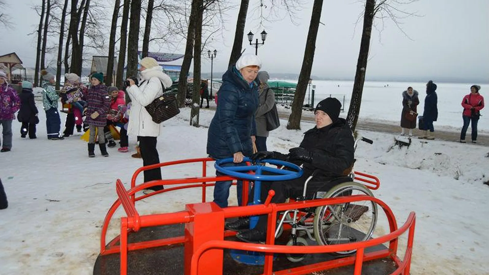 Первая площадка для детей-инвалидов открылась в Солнечногорске