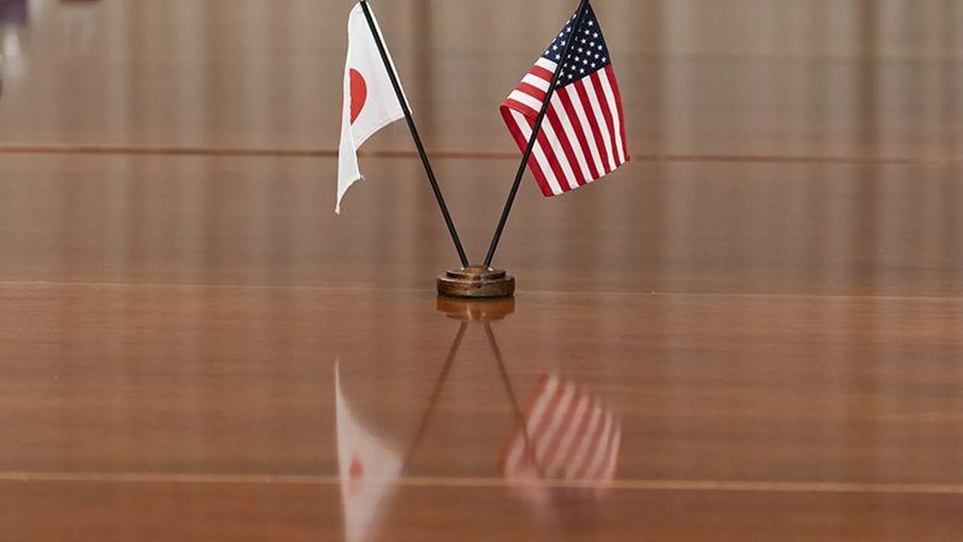 Япония будет продолжать терпеть выходки КНДР из-за связи с США