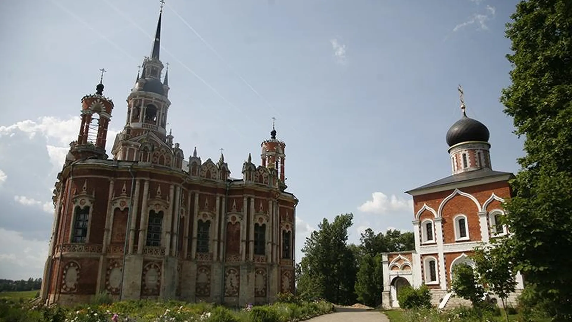 Два храма в честь одного святого: Ново-Никольский и Петропавловский соборы в Можайске