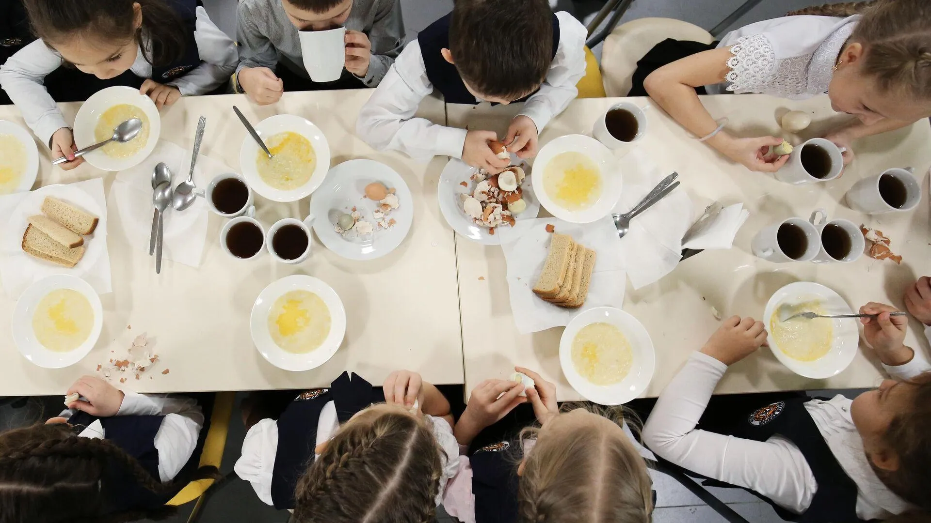 Российским школьникам предложили увеличить время обеда до 30 минут