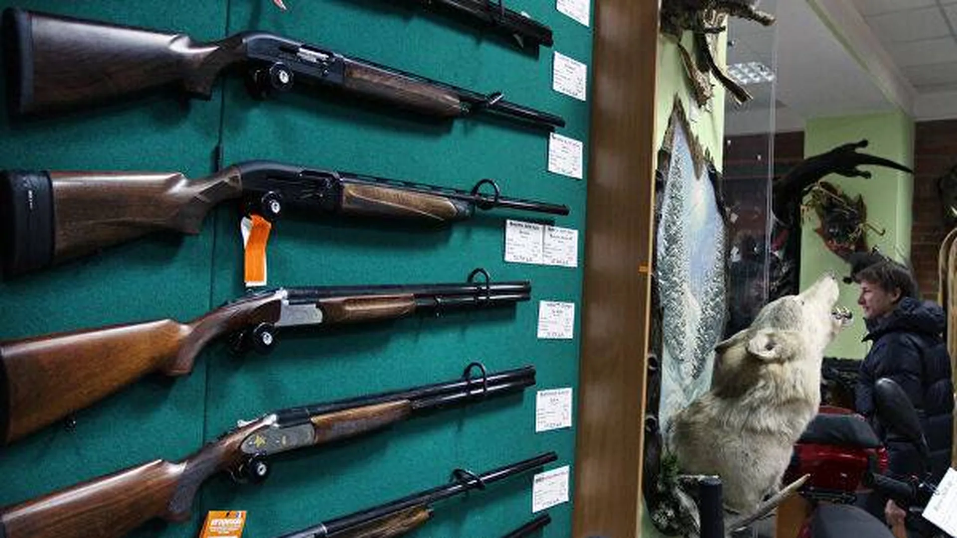 Продавший пермскому стрелку оружие магазин оштрафовали