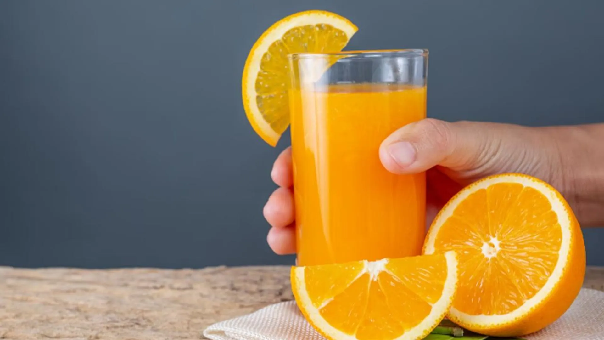 «Снижает давление, но может быть опасен»: польза и вред апельсинового сока