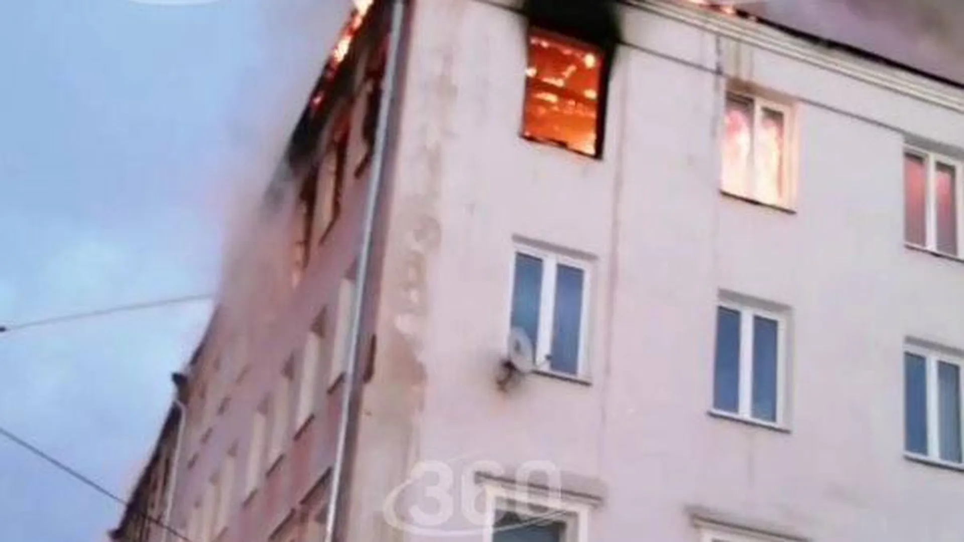 Воробьев поручил позаботиться об эвакуированных жильцах горящего дома в Орехово-Зуеве