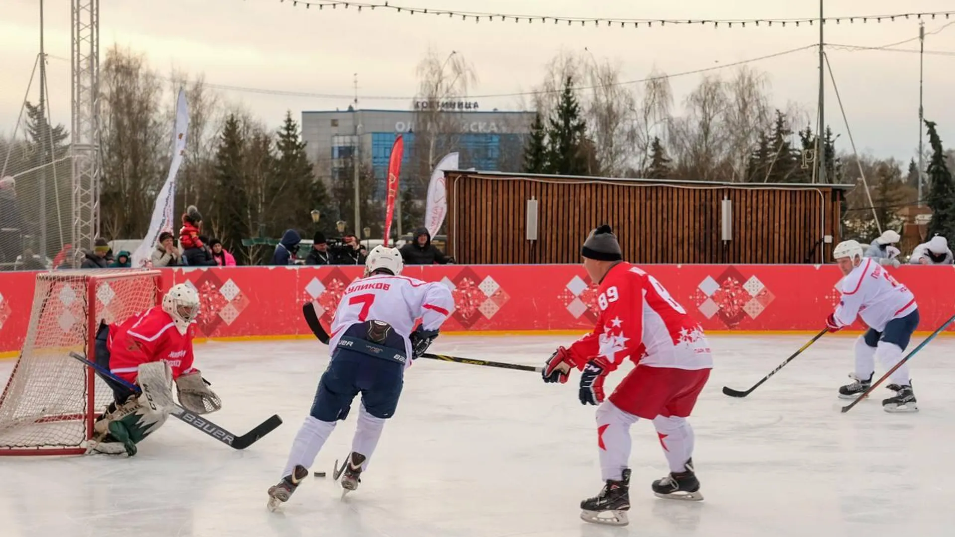 «Легенды хоккея» одержали победу в матче с командой жителей Чехова