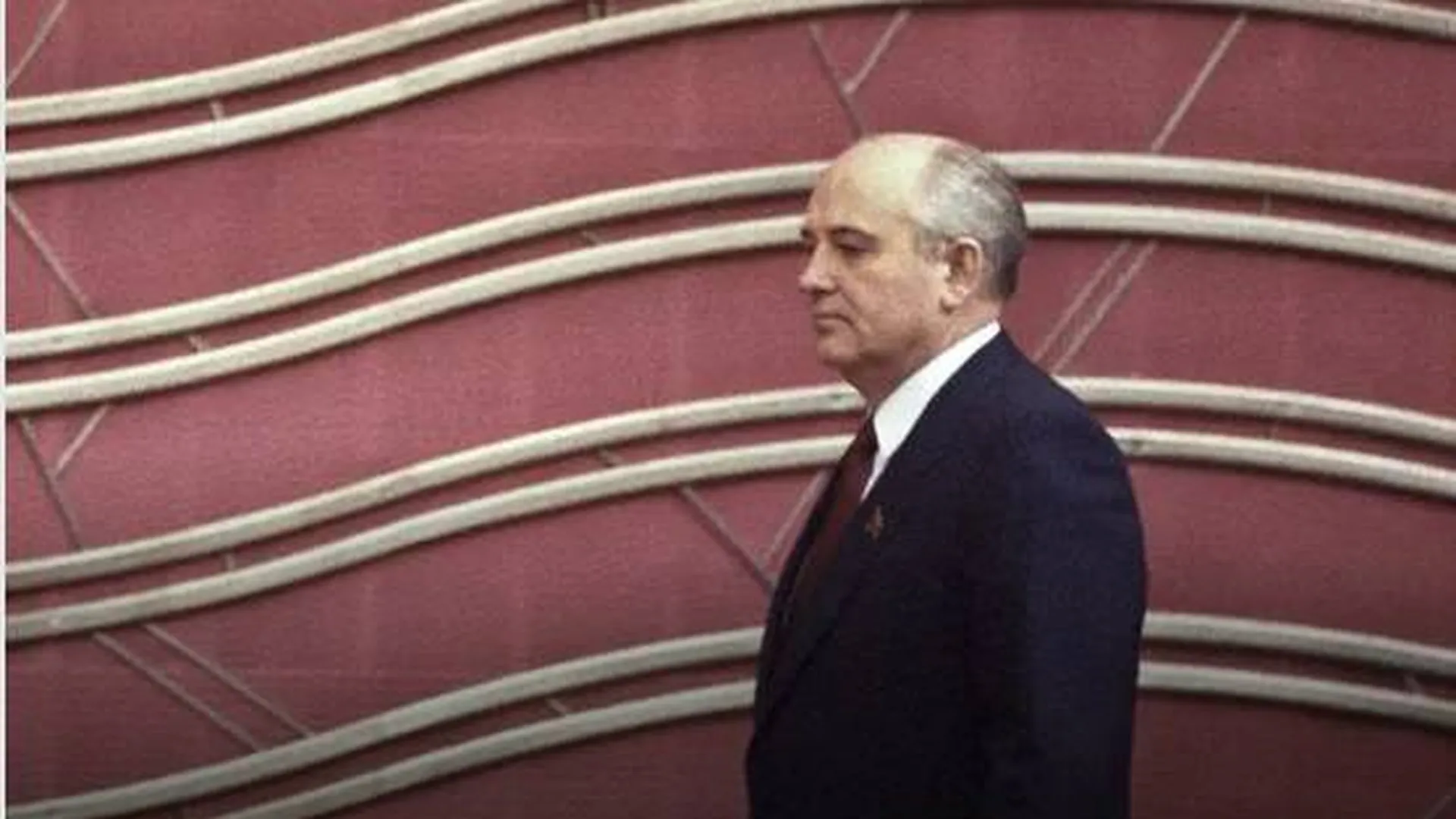 Горбачев предал коммунистические идеи и развалил великую страну