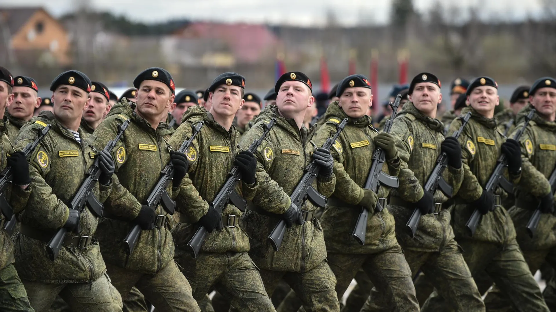 Военный политолог Перенджиев считает, что Россия продемонстрирует НАТО готовность ответить ядерным оружием