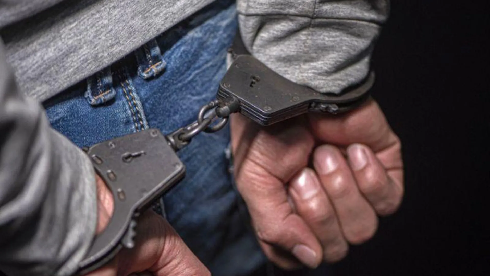 Полицейские задержали в Клину мужчину, совершавшего хищения алкоголя, продуктов питания и косметики