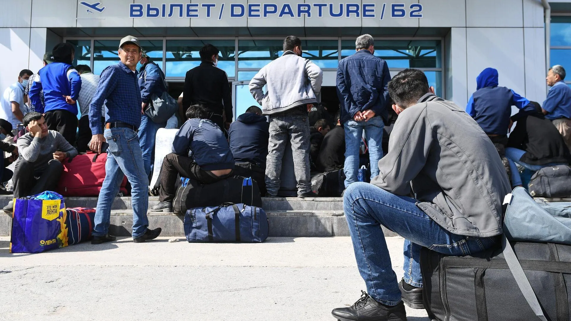 Мигрантов захотели лишать ВНЖ в России за правонарушения любой тяжести