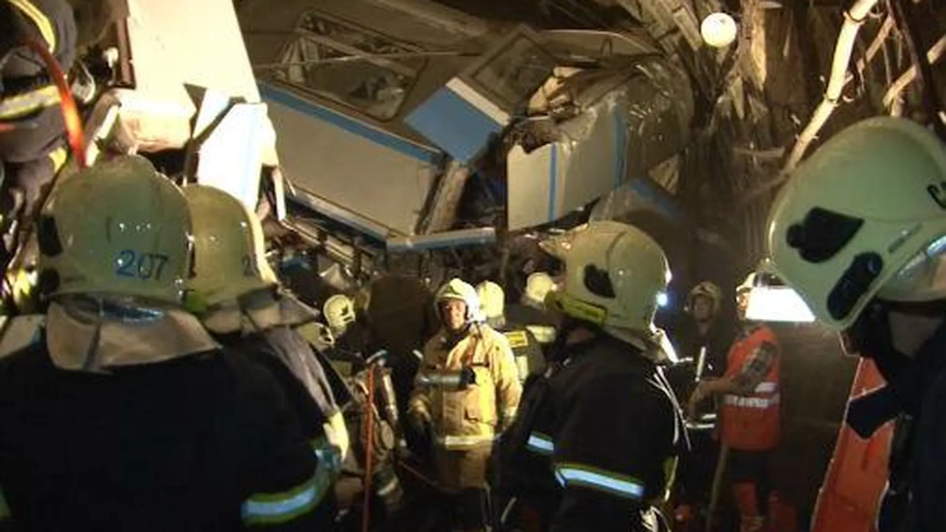 Двое пострадавших в метро жителей МО в крайне тяжелом состоянии