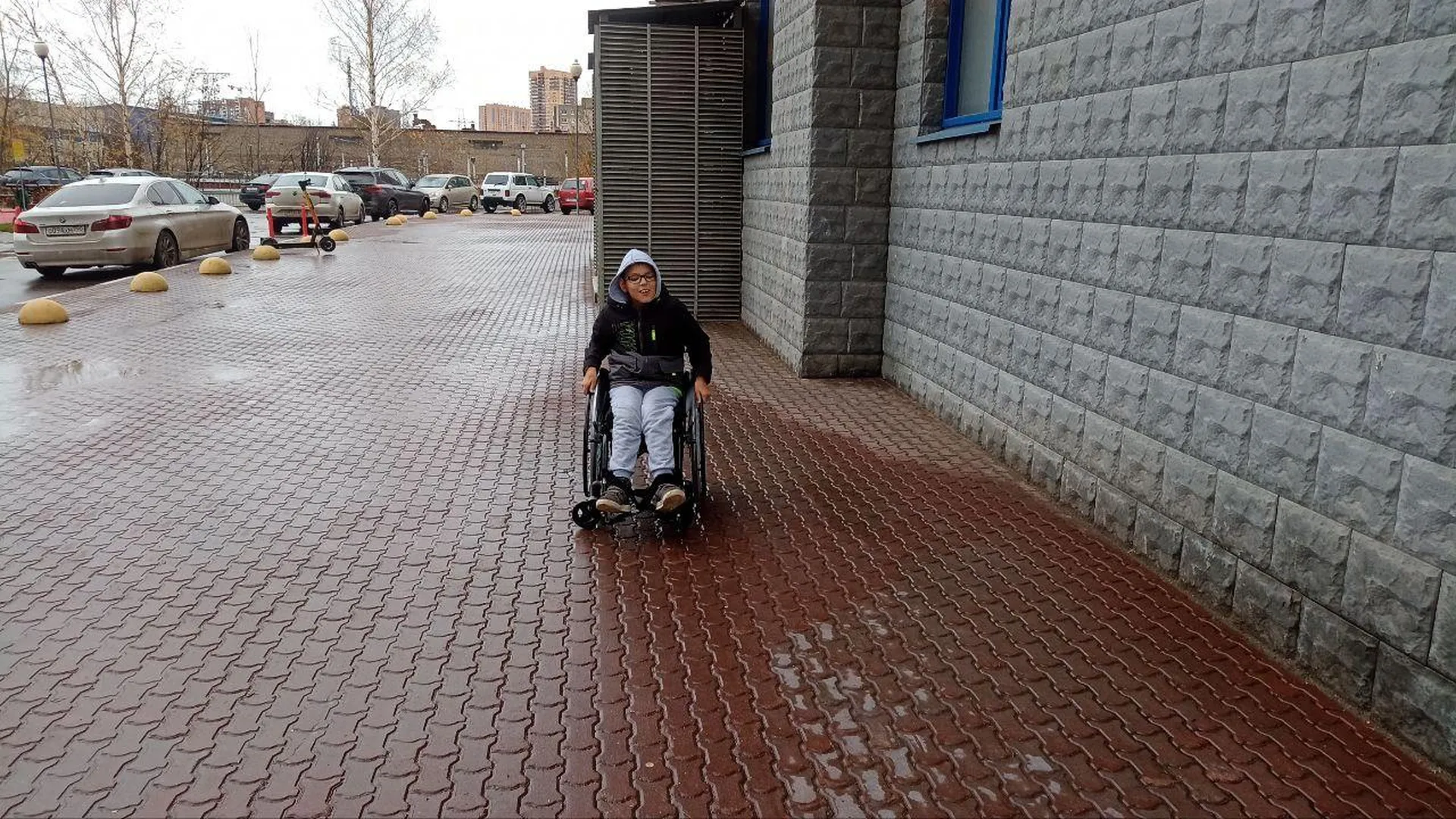 Новую инвалидную коляску приобрели для Матвея Горбачева из Реутова