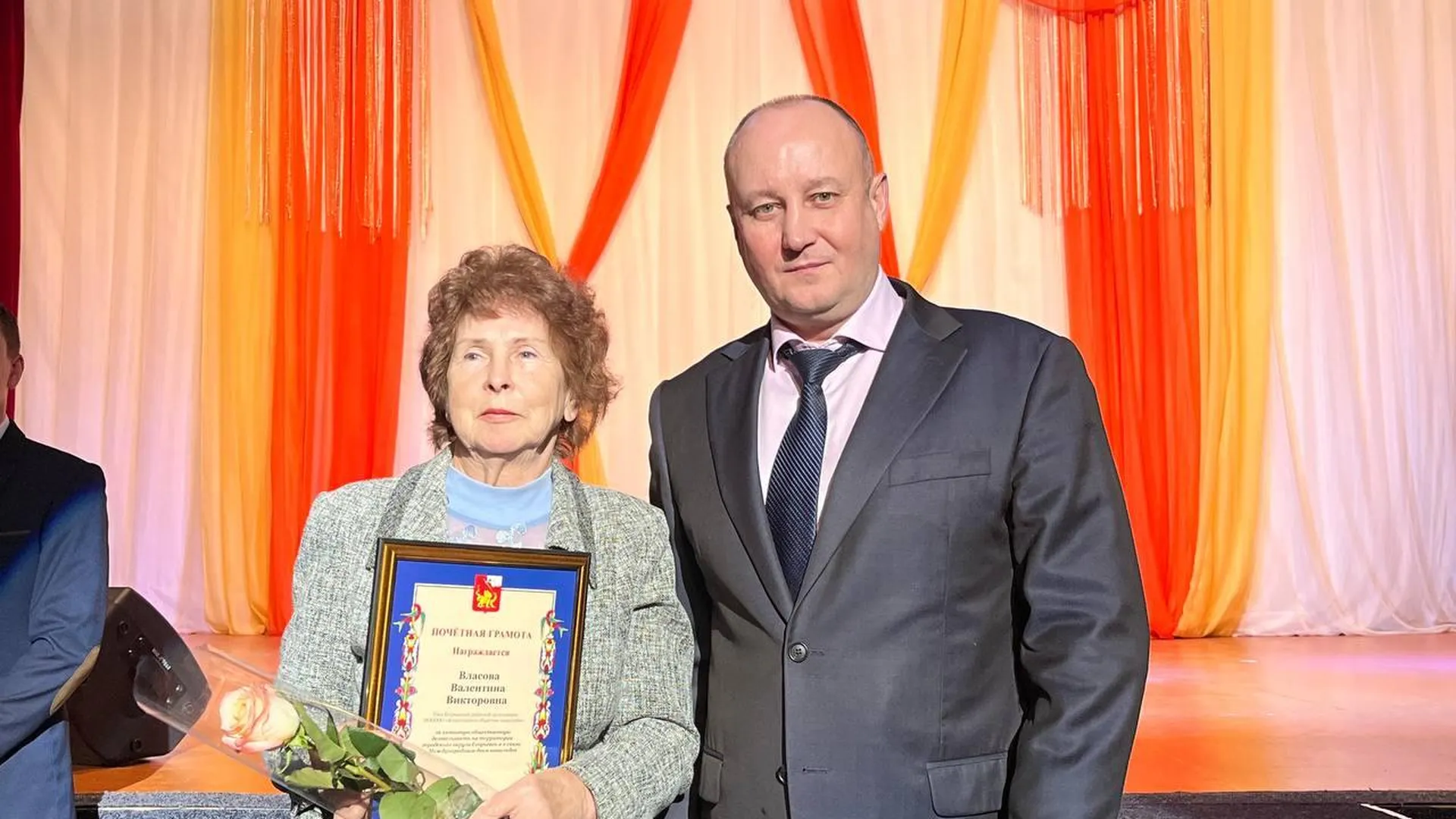 Глава Егорьевска Дмитрий Викулов вручил награды людям с ограниченными возможностями
