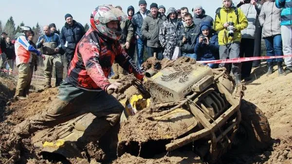 Гонки на внедорожниках по бездорожью прошли в Наро-Фоминском районе