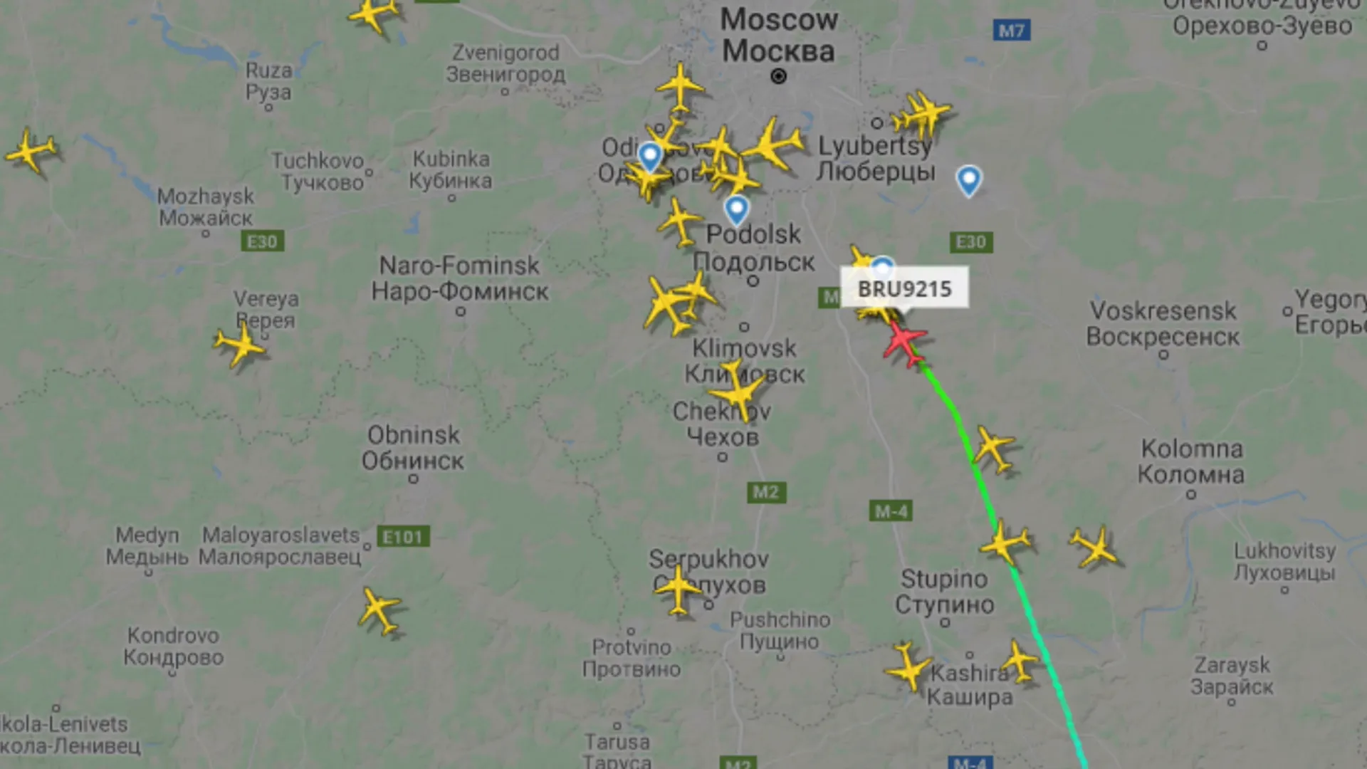 Подавший сигнал о бедствии самолет «Белавиа» повернул на Москву. Прямая трансляция