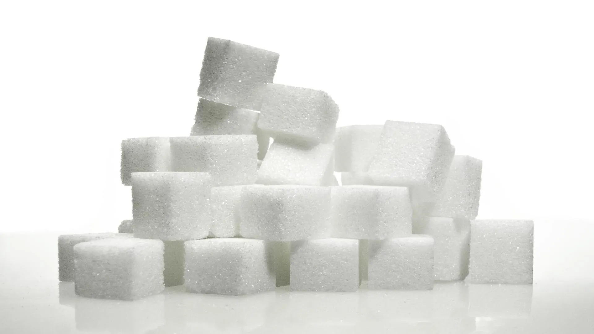 Диетолог Соломатина назвала причины невозможности полного отказа от сахара