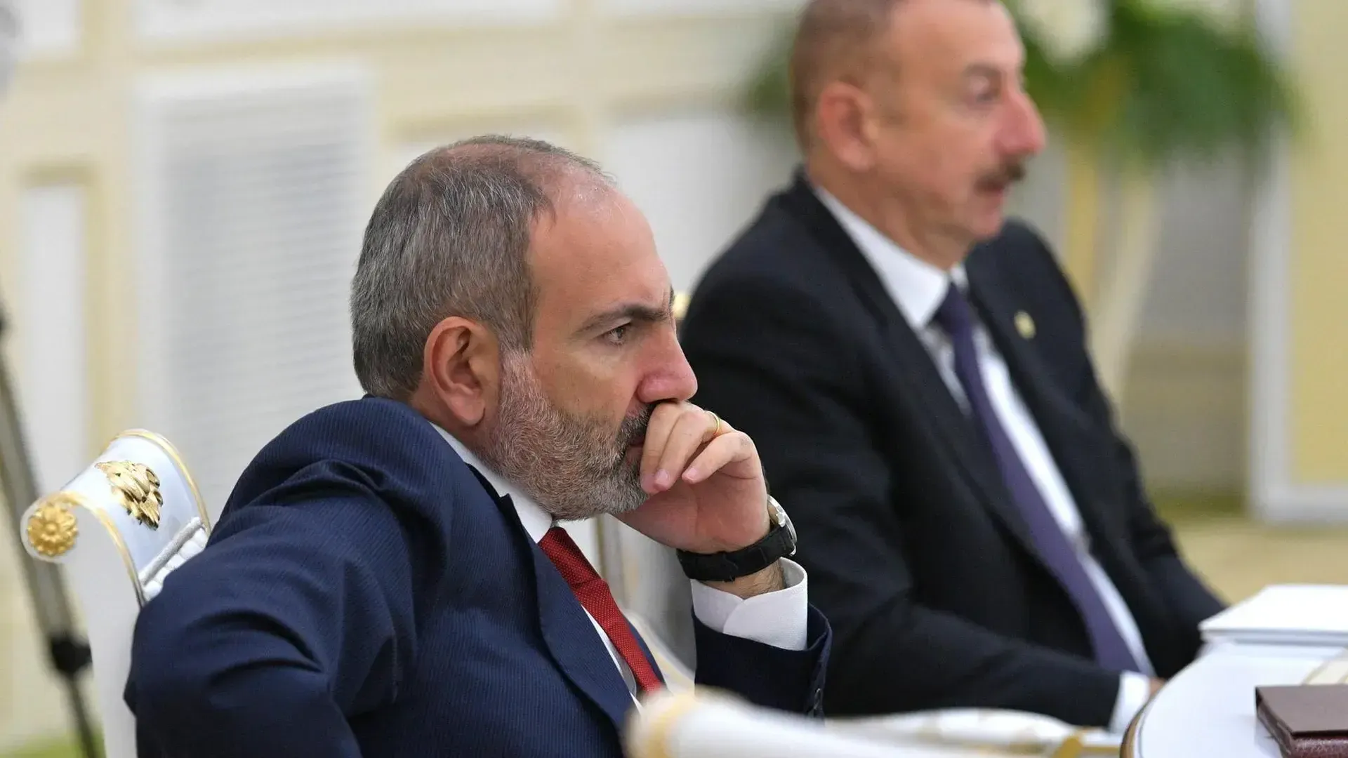 Алиев и Пашинян впервые встретились после переговоров о статусе Карабаха