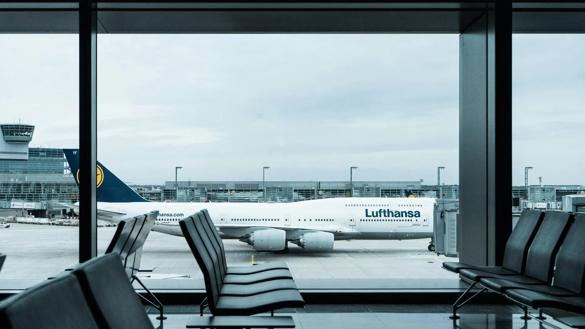 Немецкая Lufthansa отменила 80% рейсов из-за забастовки