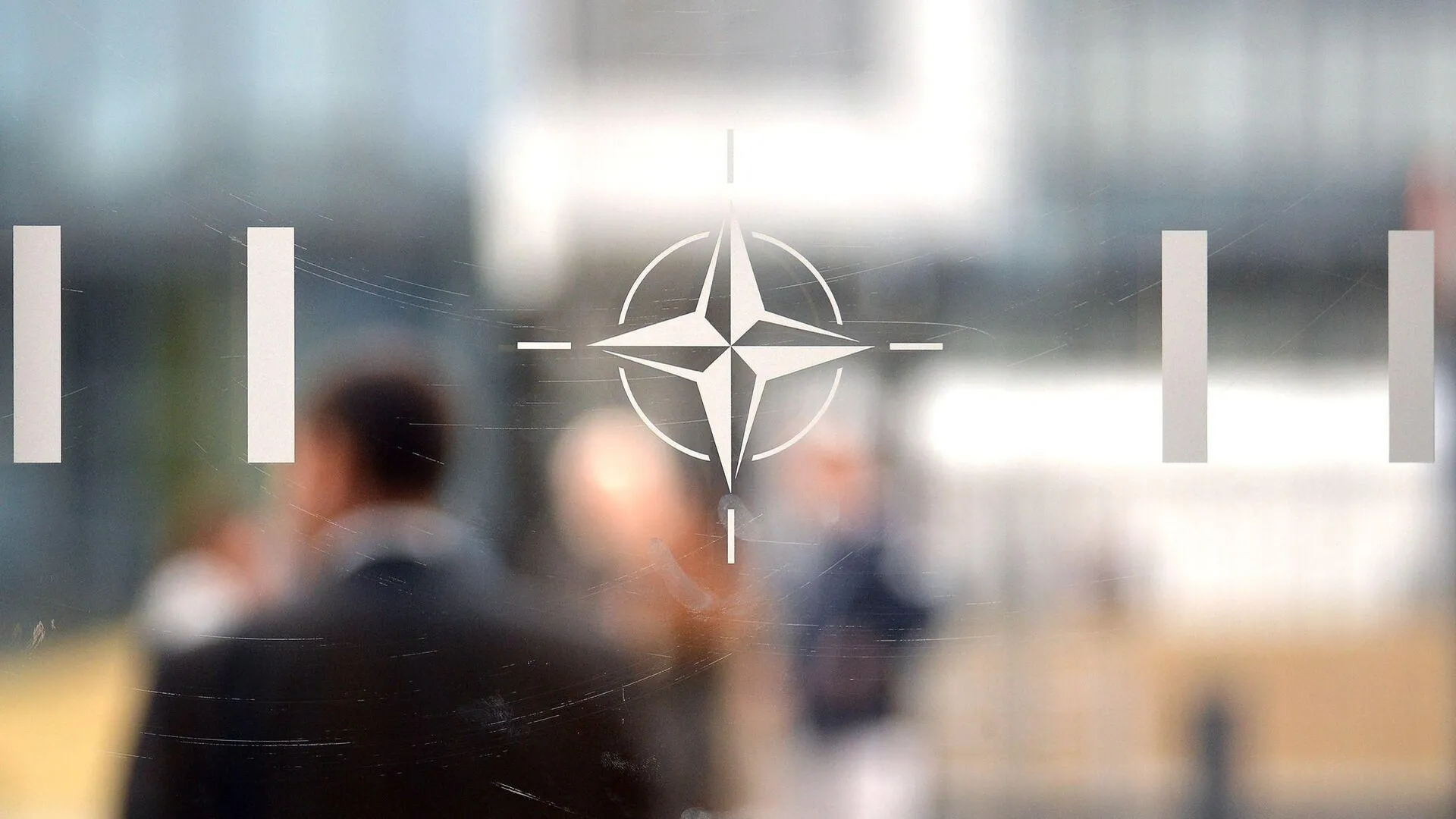 Украина попросила зарезервировать для нее место в НАТО до окончания конфликта