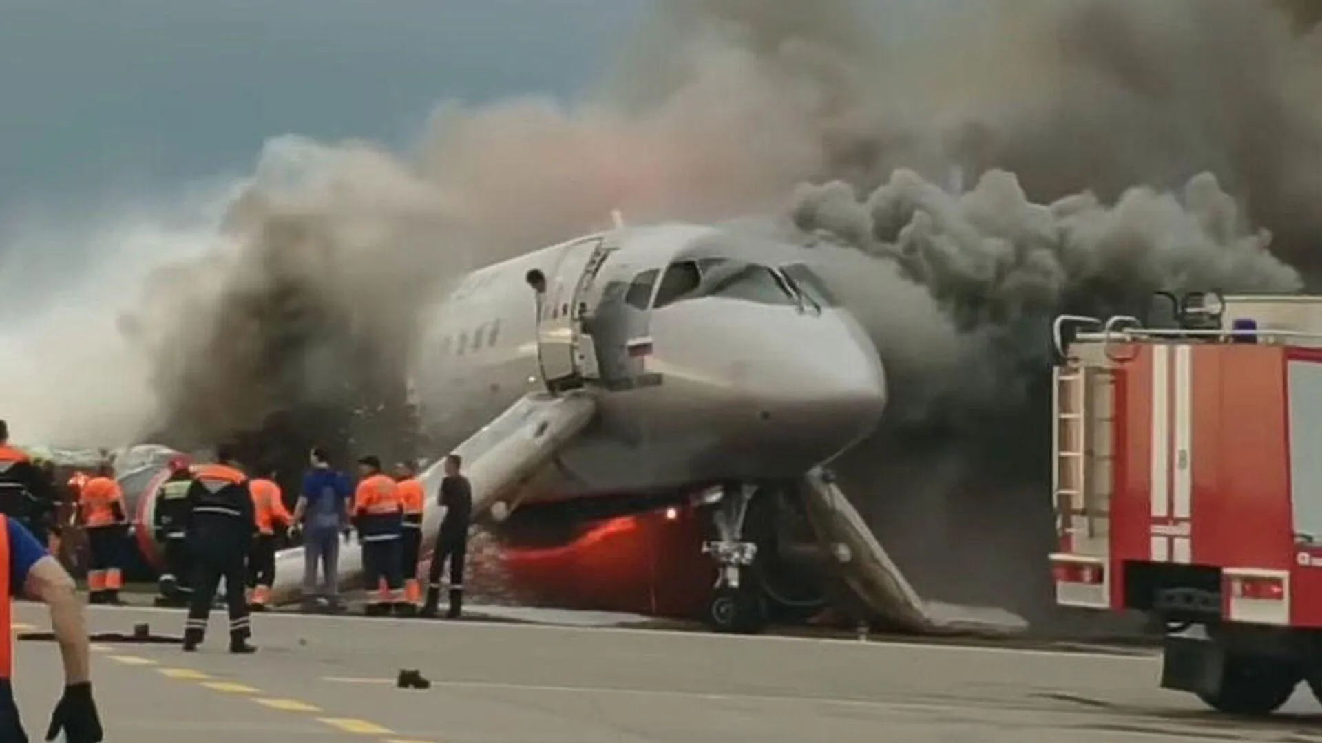 Пилота сгоревшего в Шереметьево самолета с людьми на борту призвали посадить на шесть лет