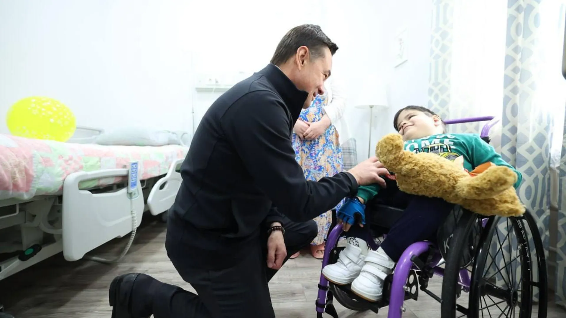 Андрей Воробьев навестил пациентов детского хосписа в Домодедово