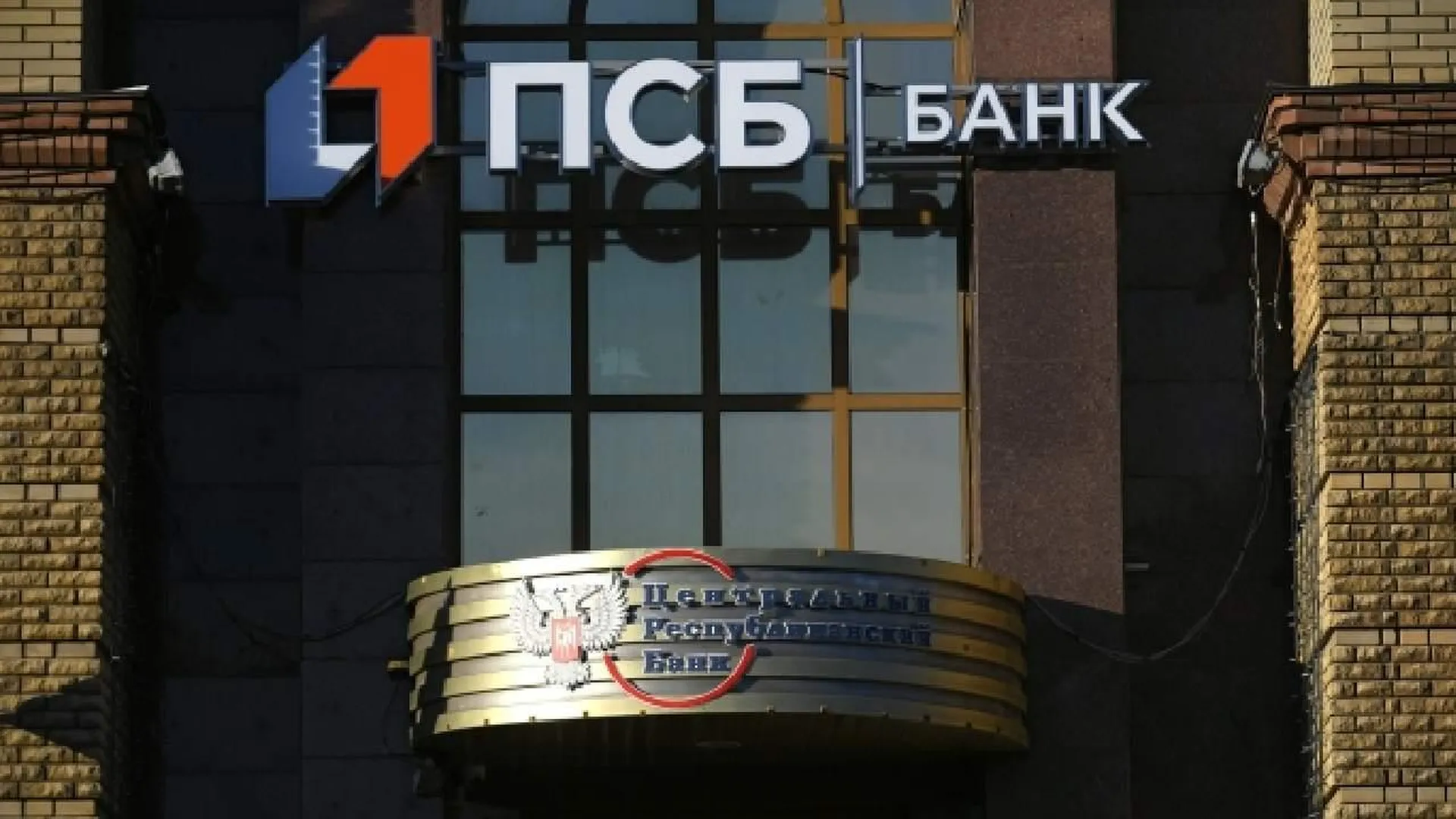 «Мало нас бомбят»: Жителей ДНР массово атакуют мошенники