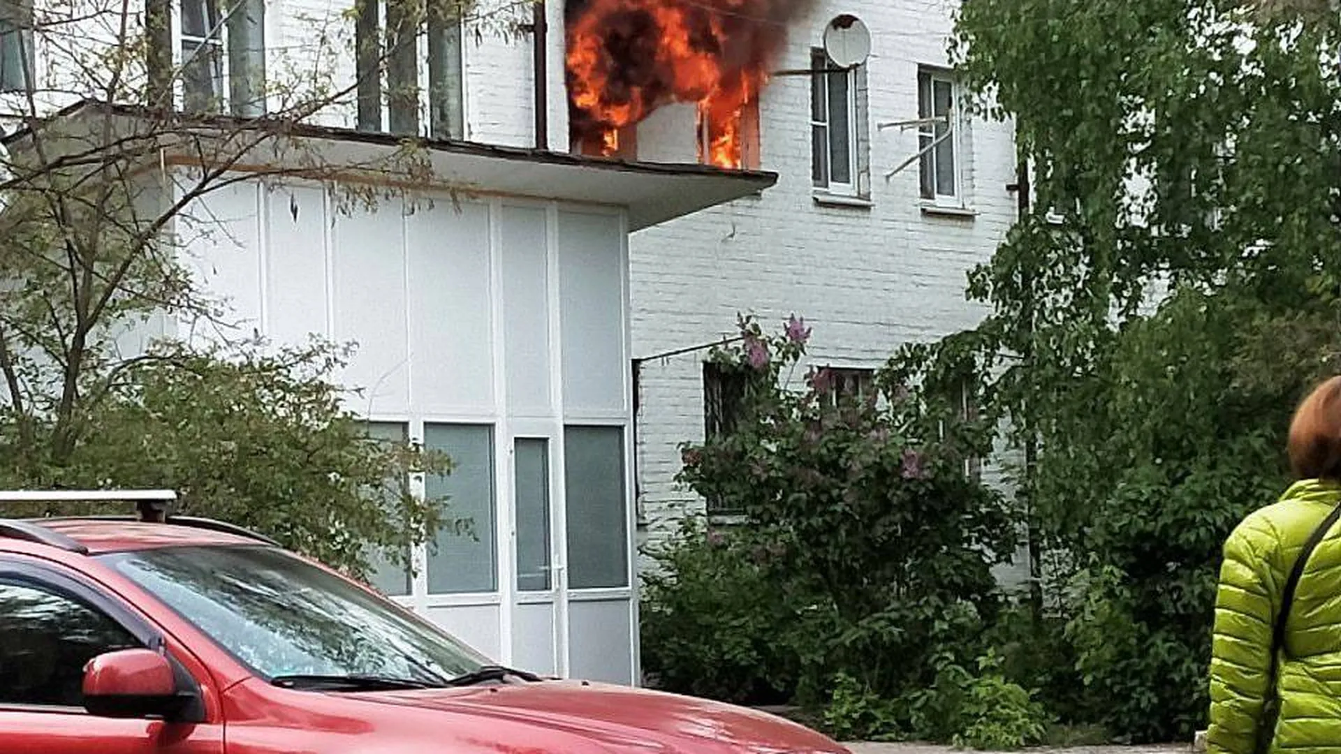 Жителей многоквартирного дома в Раменском эвакуируют из-за пожара