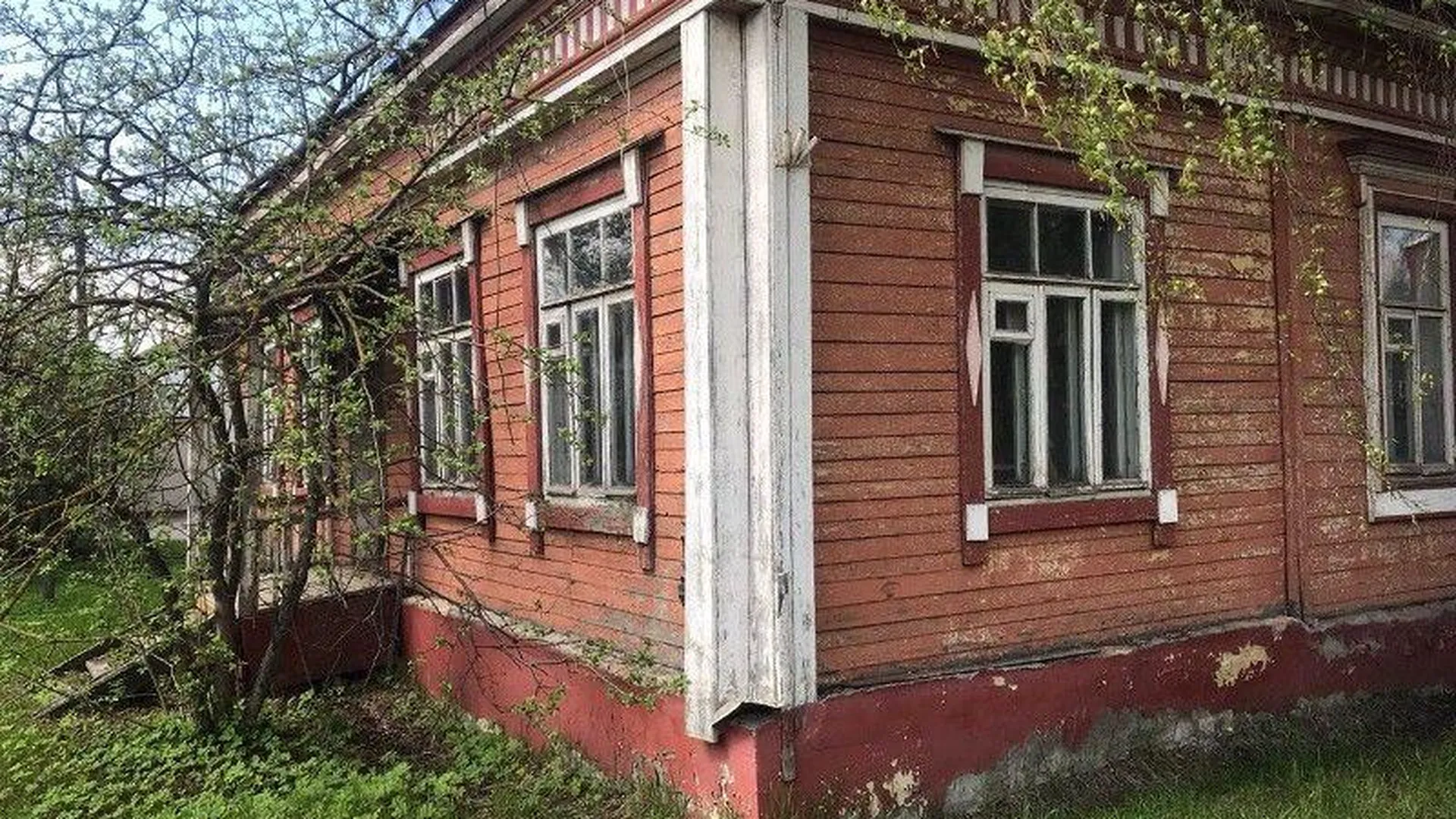 Два аварийных здания бывших медучреждений снесут в июне этого года в Подмосковье