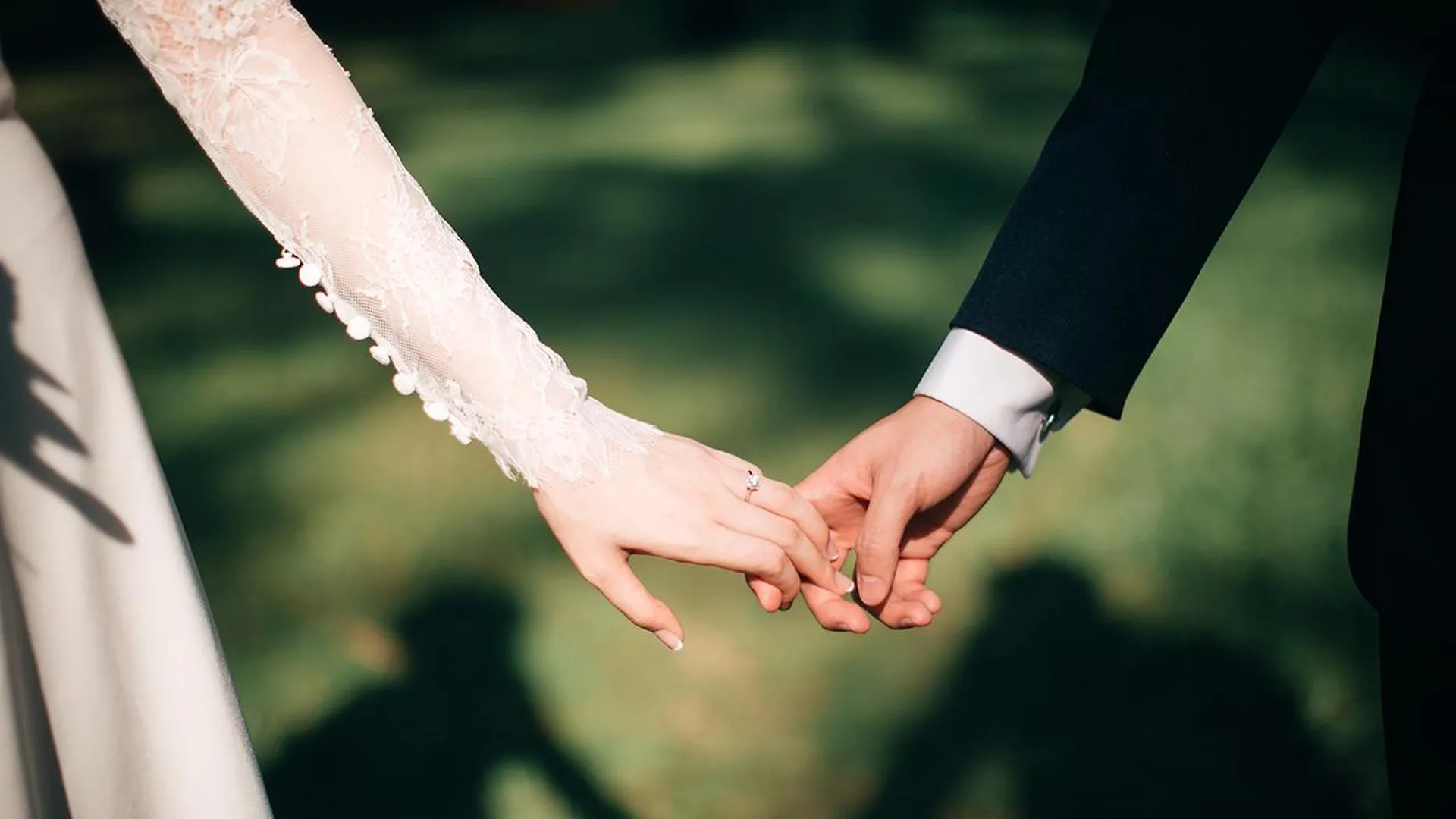 «Купите мужские тапки»: НЛП-практик рассказала, как удачно выйти замуж в 2024 году