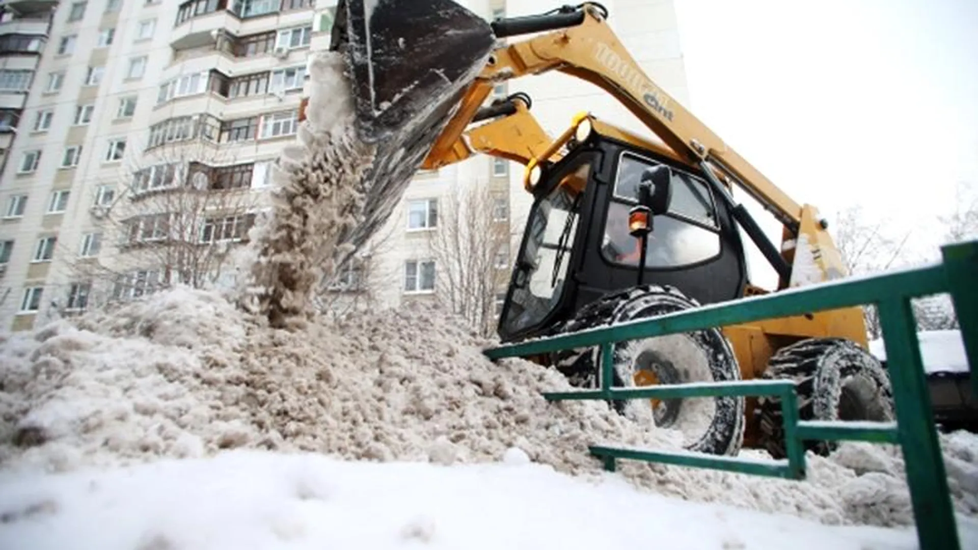 Тает вне закона: в регионе борются с нелегальными свалками снега