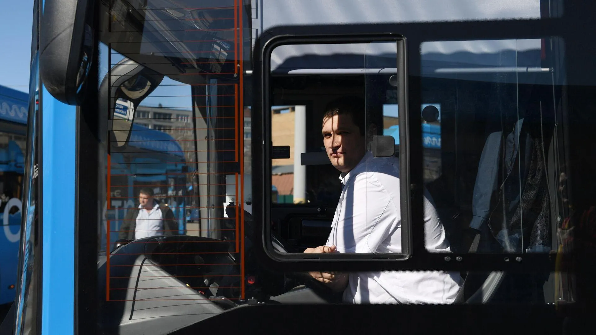 Водители автобусов во Владивостоке устроили забастовку