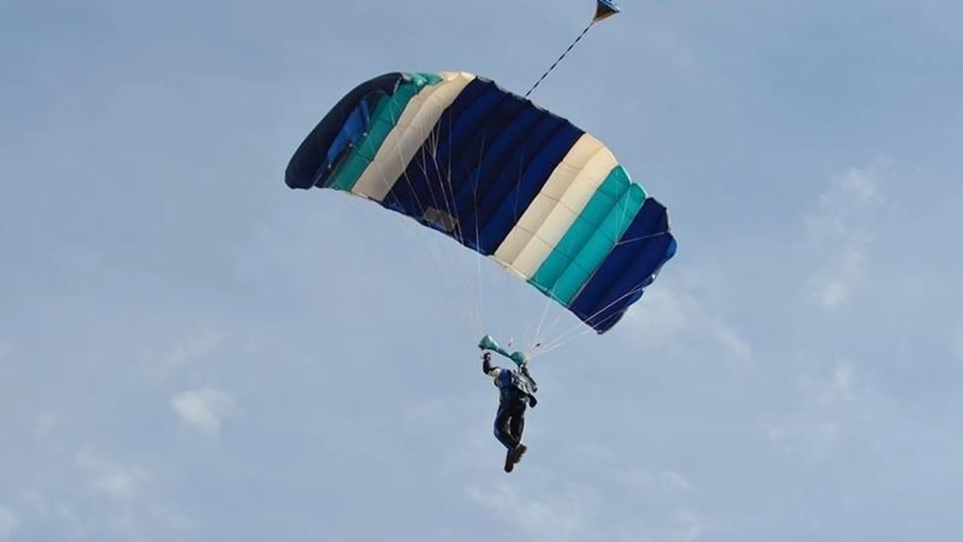 Выживший парашютист разыскивает свой несработавший парашют в Коломне
