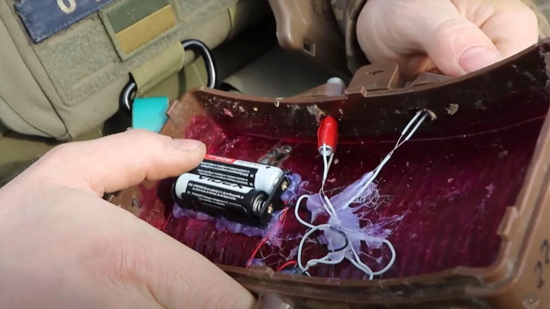 Выпрыгивающие двойные мины и гранаты в люстре: как ВСУ ухищряются убивать русских солдат
