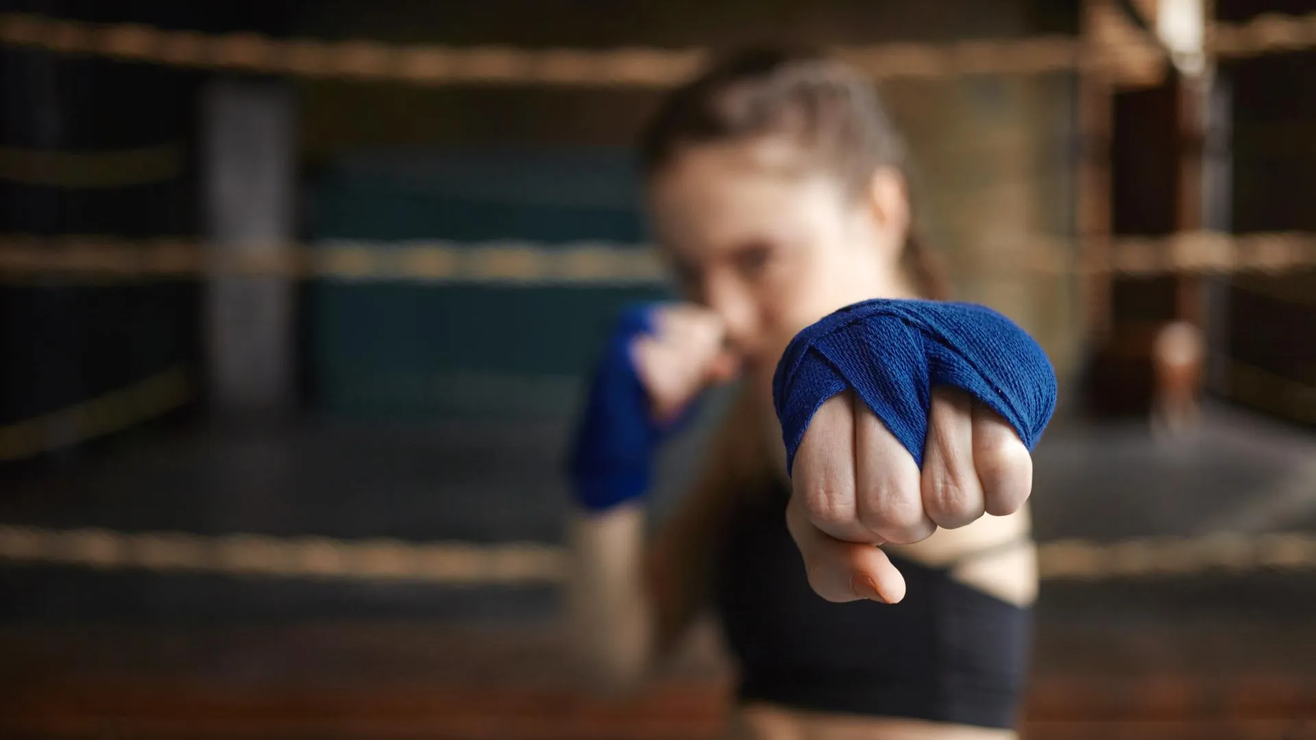 Детского тренера по боксу обвинили в домогательствах к школьницам в Подмосковье