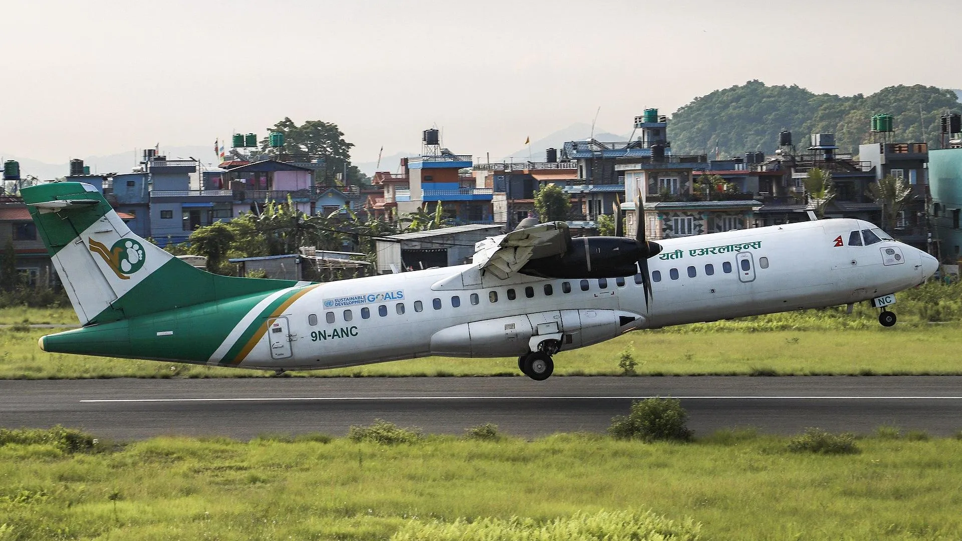 Все пассажиры самолета в Непале погибли