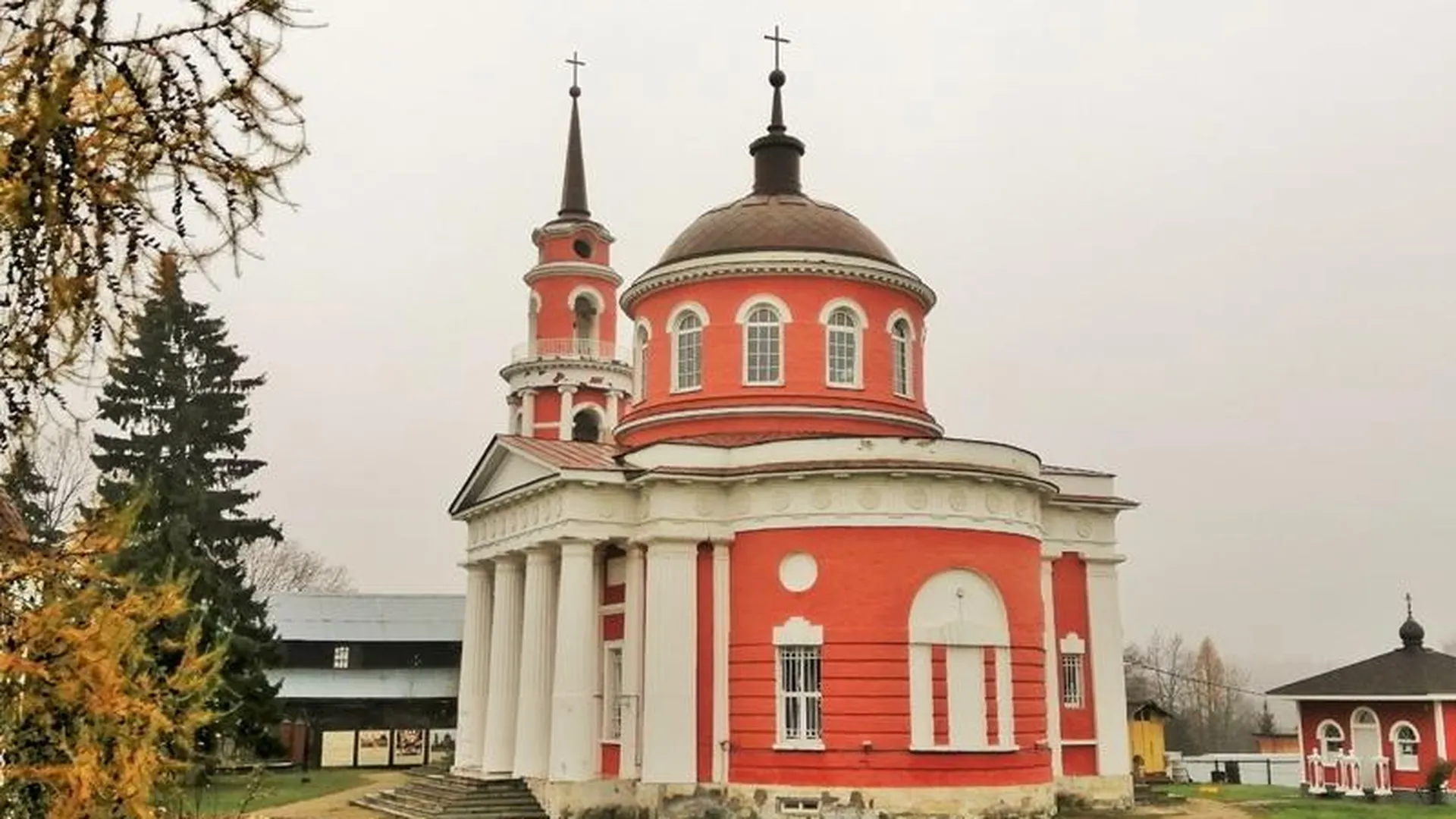 Церковь в усадьбе Трубецких вблизи Хотьково