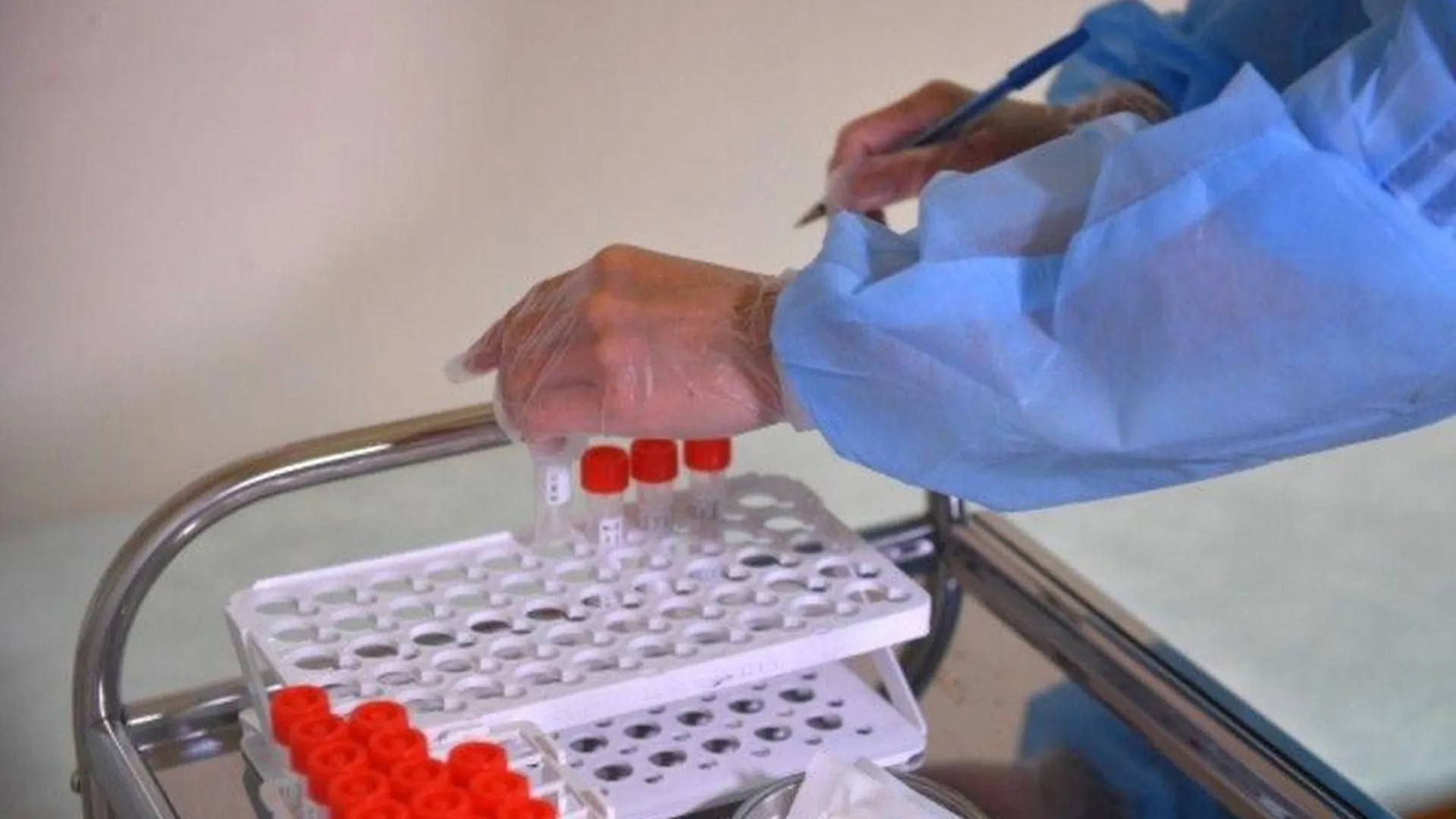 Около 800 случаев заболевания коронавирусом выявили в Подмосковье за сутки