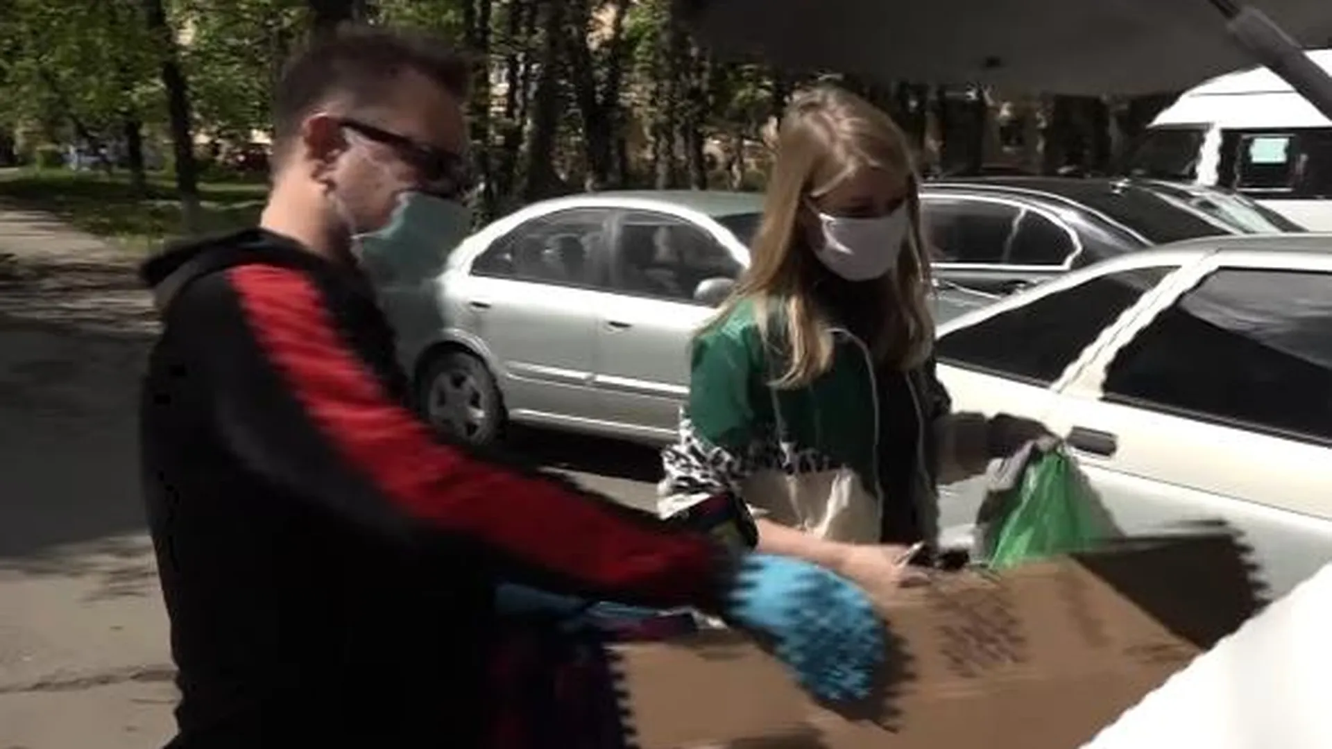 Экотакси собирает мусор на переработку. Волонтеры из Чехова продолжили работать во время пандемии
