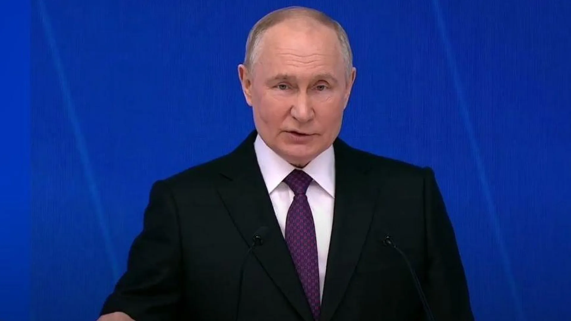Путин призвал российское общество сплотиться для преодоления сложных вызовов