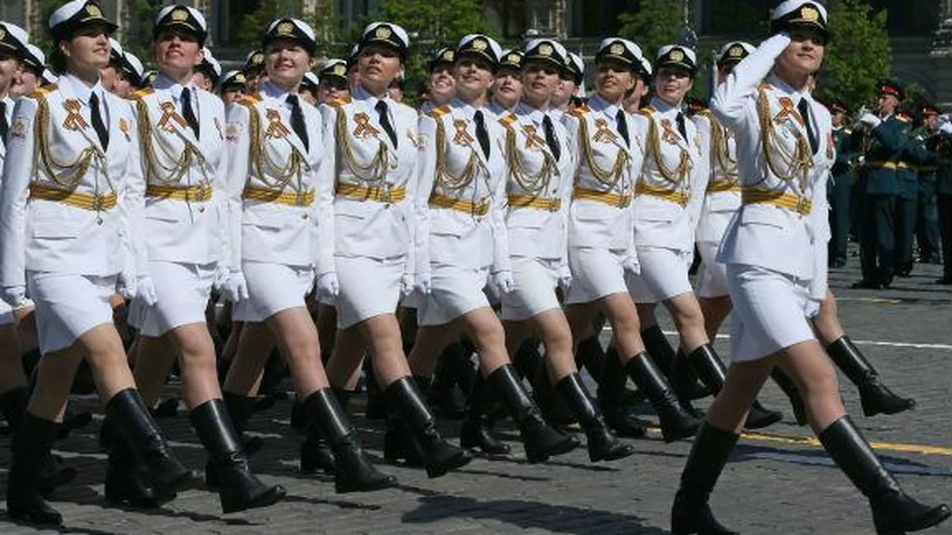 Зарубежные СМИ в шоке от российской «армии мини-юбок»