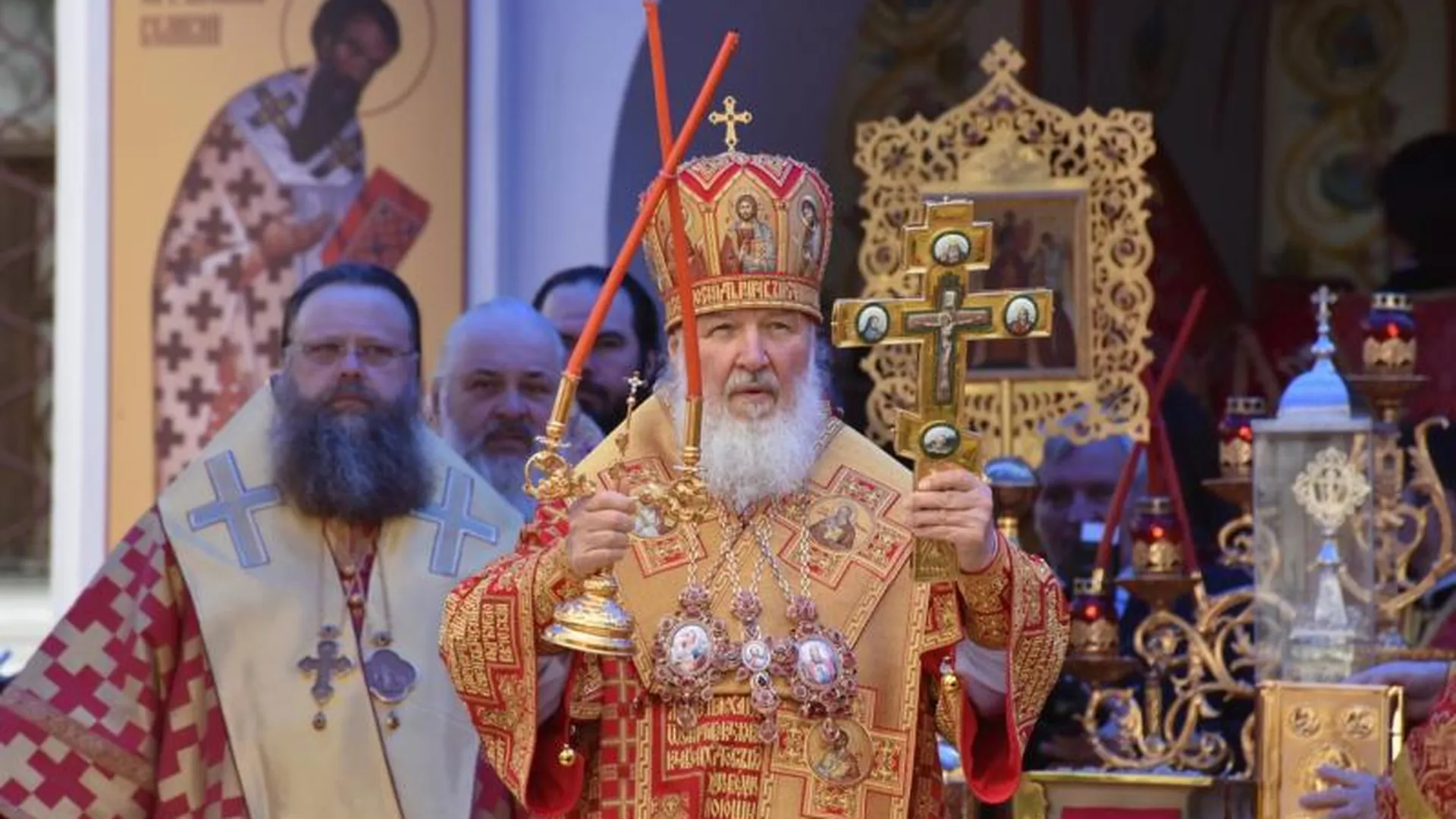 Патриарх Кирилл совершил литургию в Высоцком монастыре