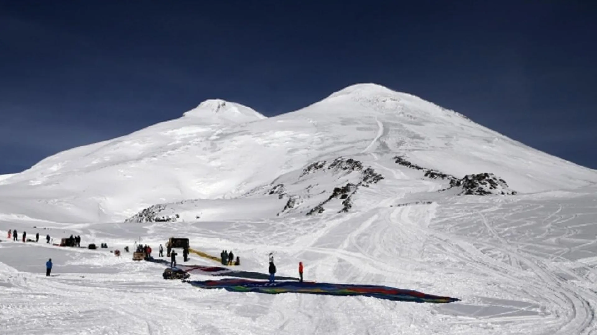 Северный кавказ эльбрус. Эльбрус от подножия до вершины. Горы кавказа эльбрус. Высота восточной вершины эльбруса. Эльбрус от подножия до вершины.