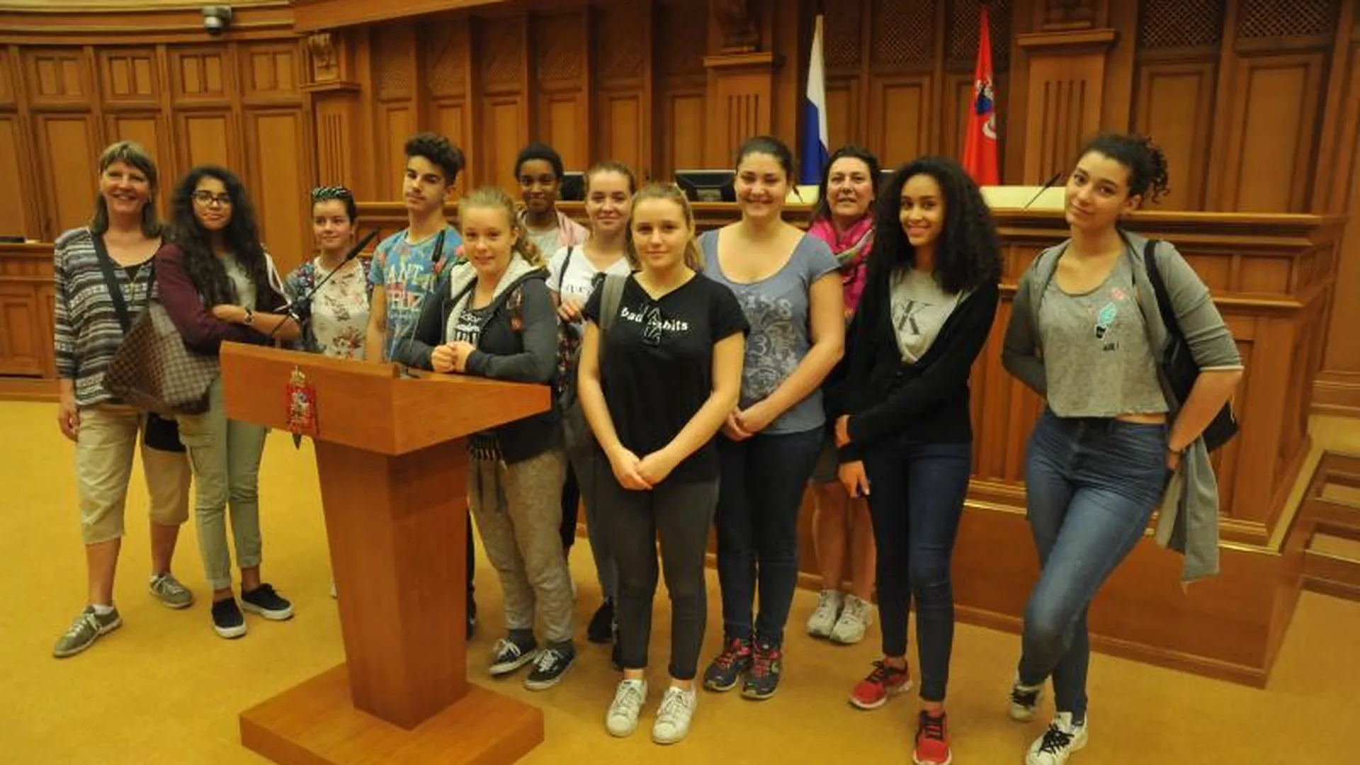Экскурсию и парламентский урок провели в Мособлдуме для школьников из Франции