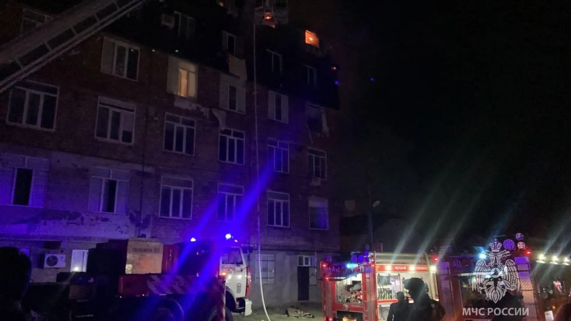 В дагестанском поселке произошел взрыв в многоэтажном доме