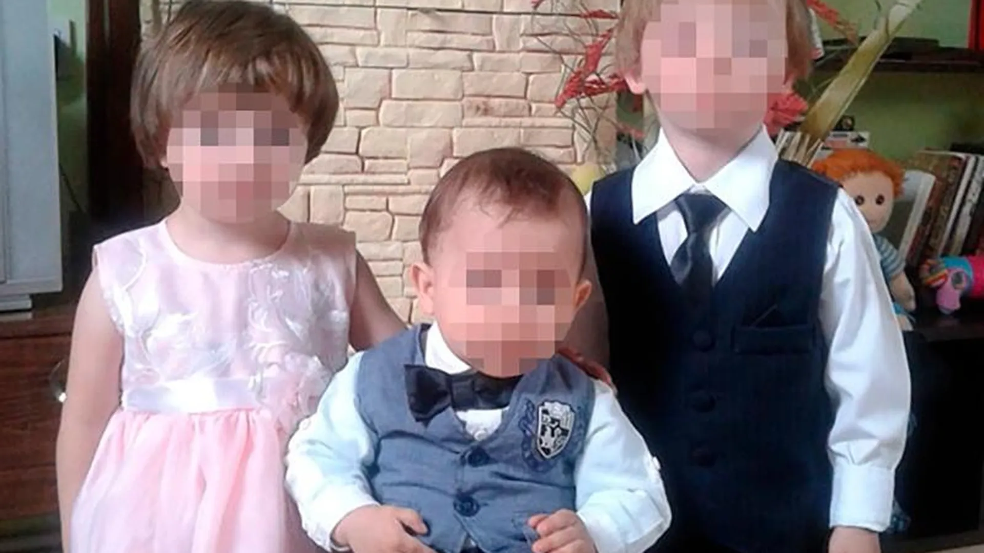 Дети, которых отобрали у многодетной мамы из-за жалобы детсада Подольска, вернулись домой