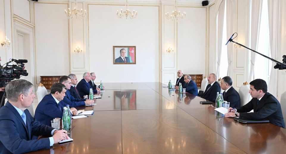 Шойгу прибыл в Баку и встретился с президентом Азербайджана Алиевым