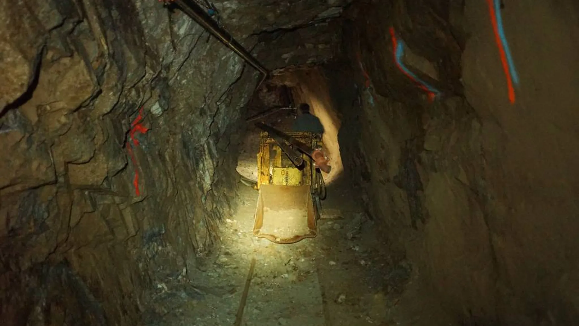 Три человека погибли при взрыве на руднике в Оренбуржье
