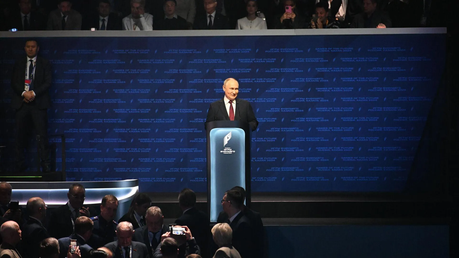 Путин поблагодарил Минниханова за помощь в организации «Игр будущего»